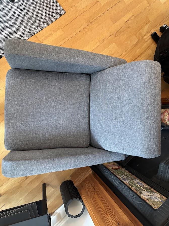 Item 7 armchair photo 2