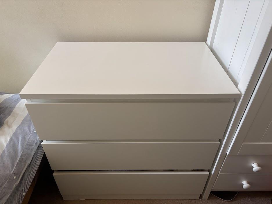 Item 9 chest of drawers photo 1