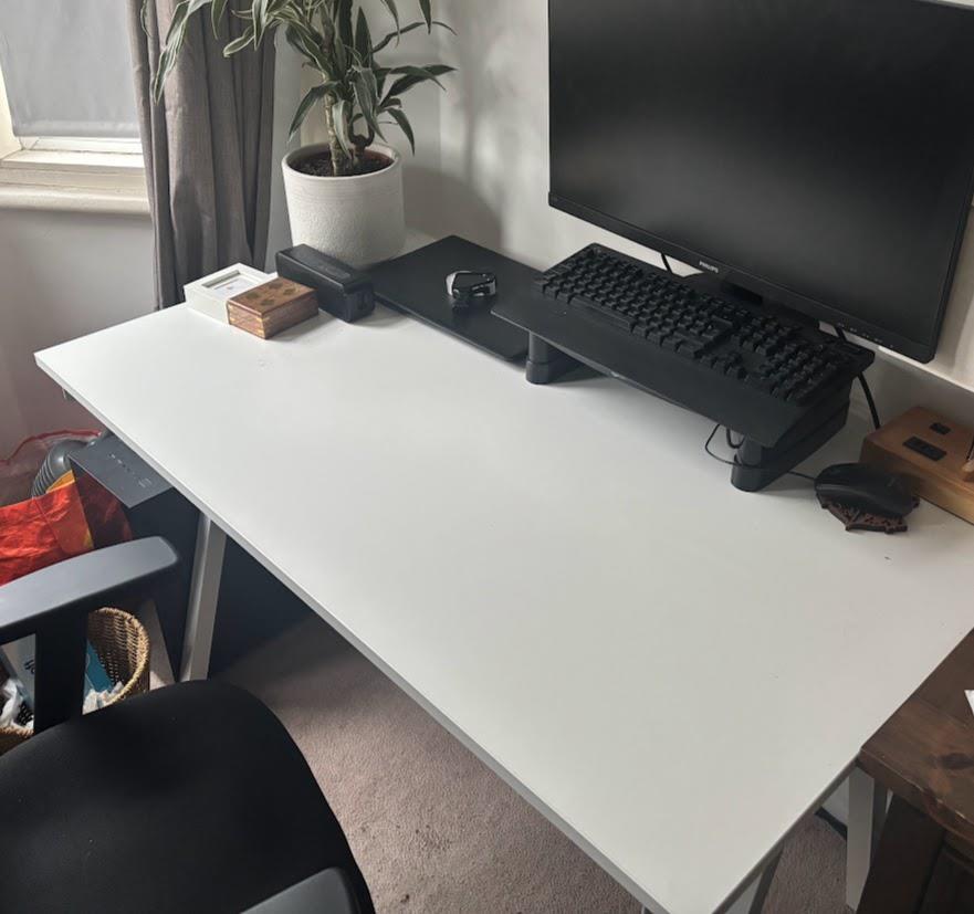 Item 13 desk photo 1